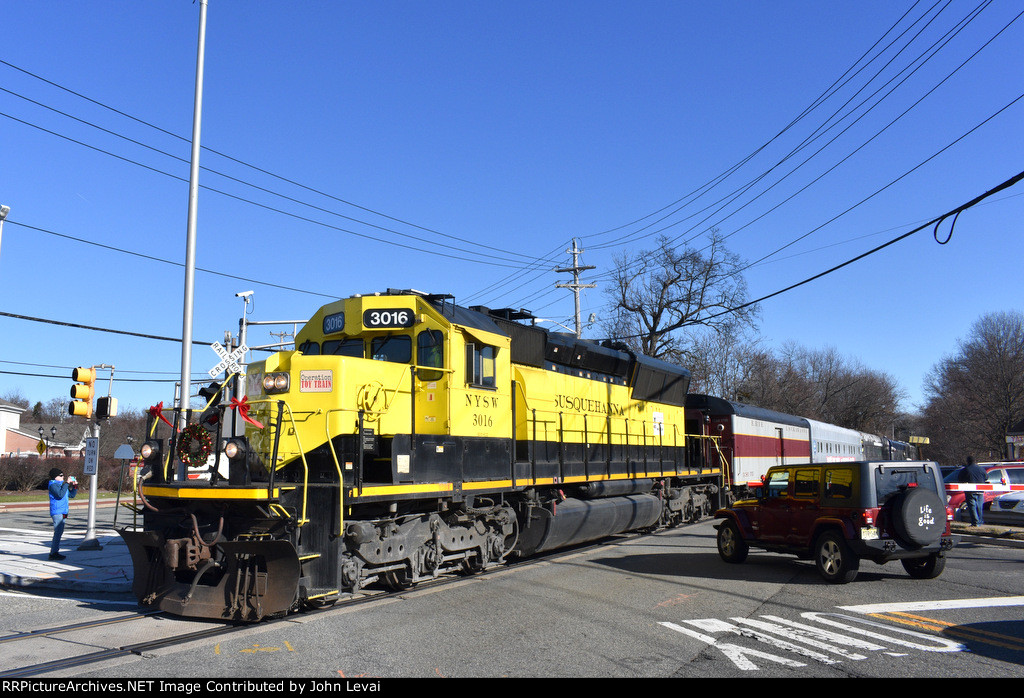 Engine # 3016 leads the train into the Oakland collection stop, located at the Enterprise Rent-A-Car facility right off of Rt. 202